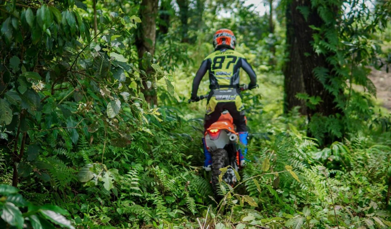 bali dirtbike tour enduro adventure jungle (11)
