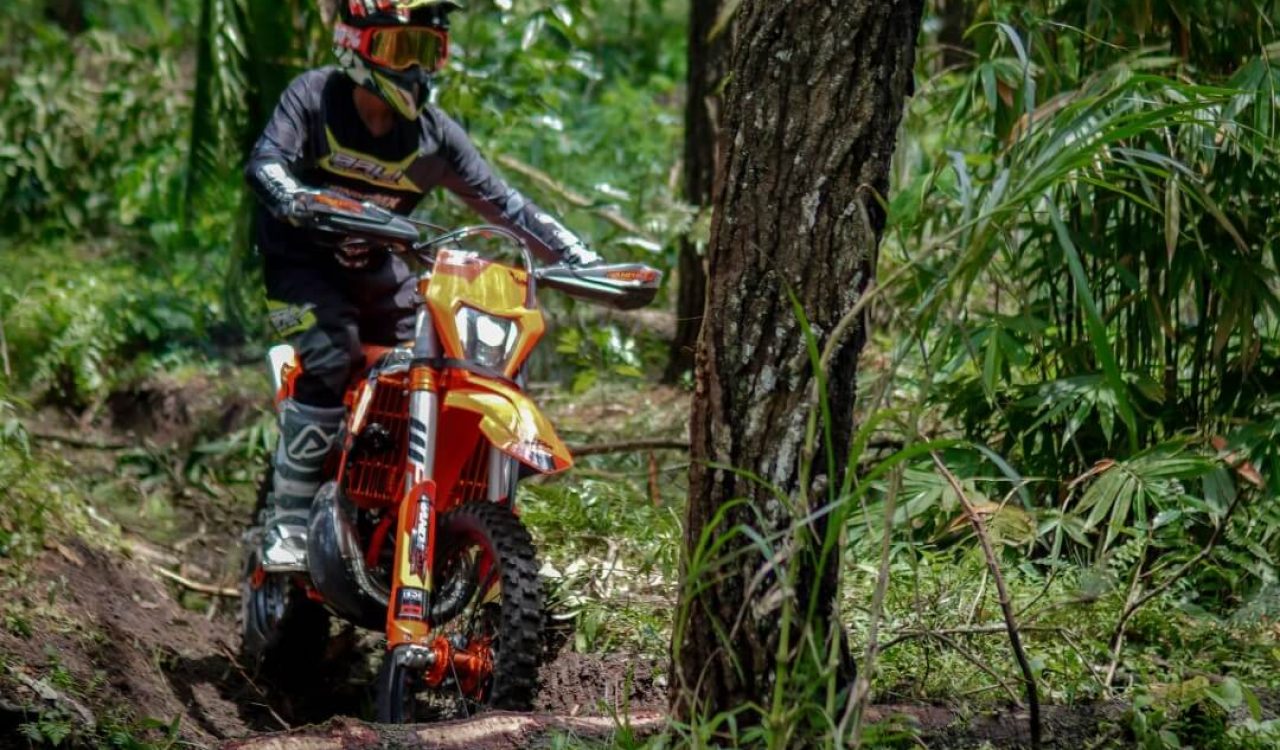 bali dirtbike tour enduro adventure jungle (12)